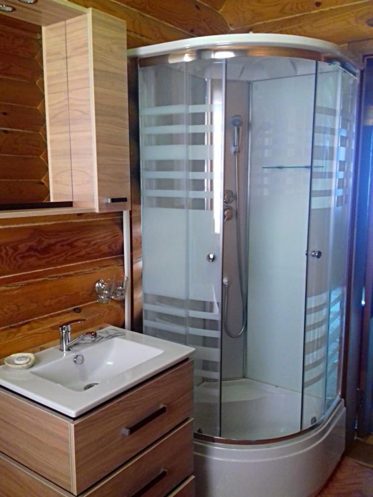 санузел коттеджа у реки